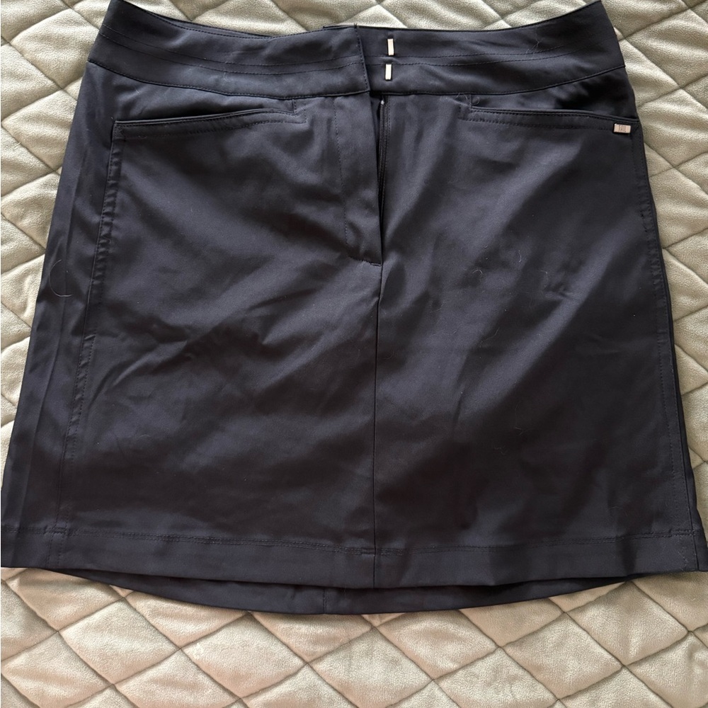 Tail Black Skirt with Pockets